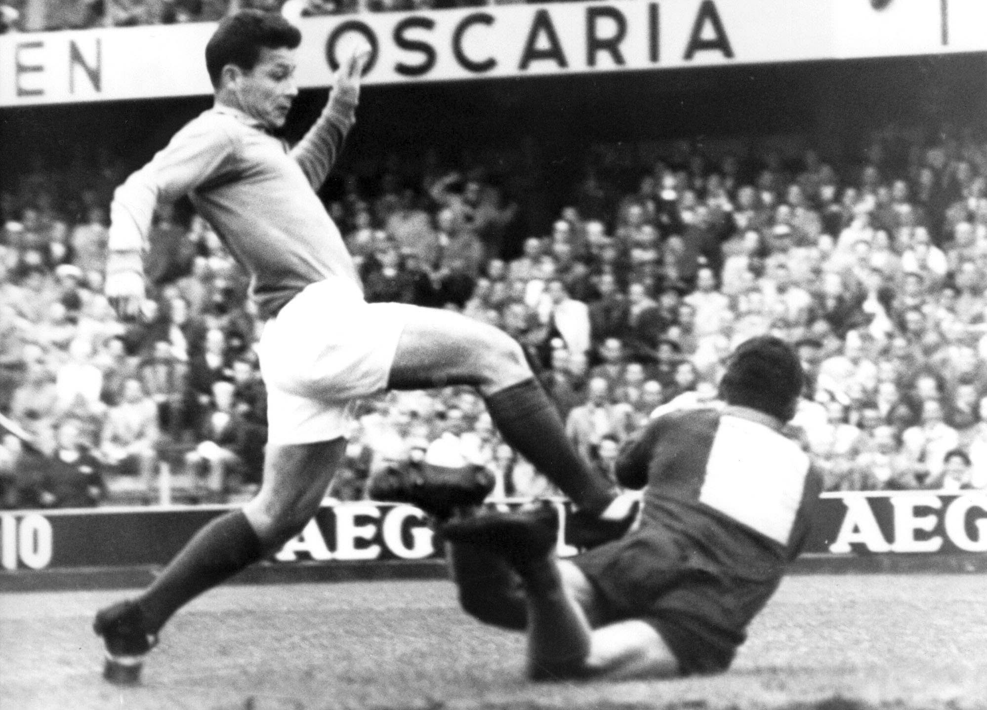 Tiền đạo huyền thoại World Cup 1958 qua đời ở Pháp - Ảnh 1.