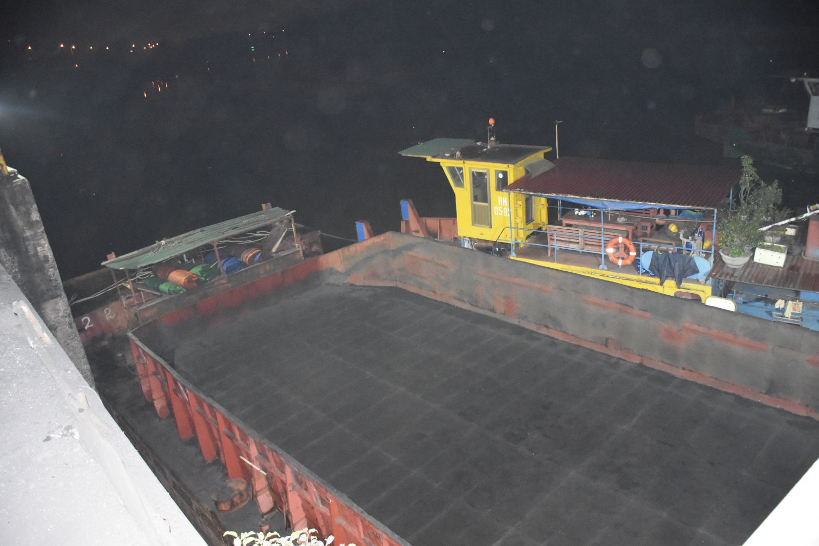 Người đàn ông ngã xuống sông tử vong tại cảng than Công ty phân đạm Hà Bắc - Ảnh 1.