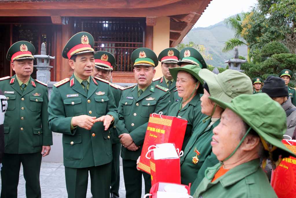 Bộ trưởng Bộ Quốc phòng thăm và làm việc tại Đồn Biên phòng Pò Hèn - Ảnh 1.
