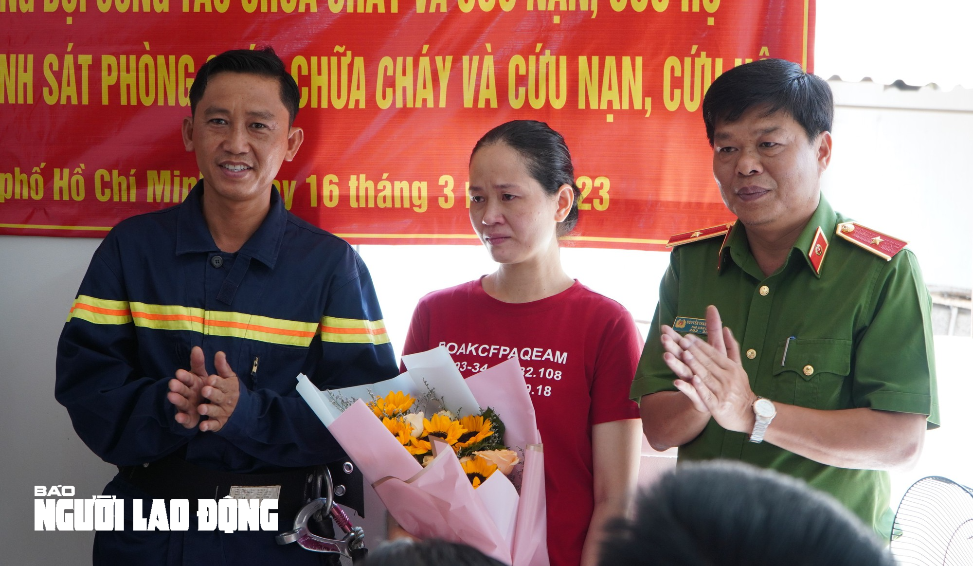 Xúc động buổi tặng nhà cho gia đình Trung tá Nguyễn Chí Thành - Ảnh 2.