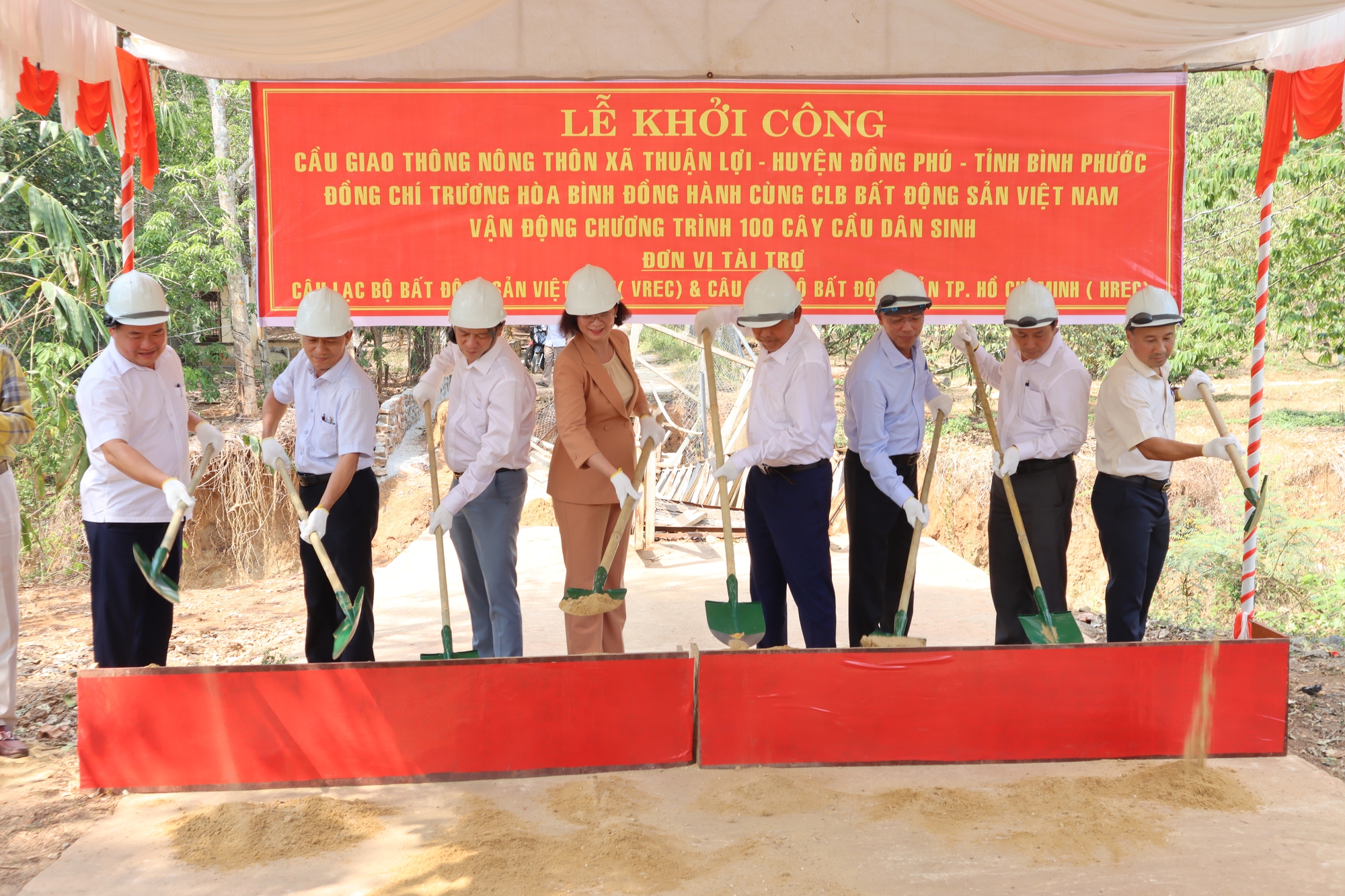 Khởi công công trình cầu giao thông nông thôn 2 tỉ đồng tại Bình Phước - Ảnh 1.