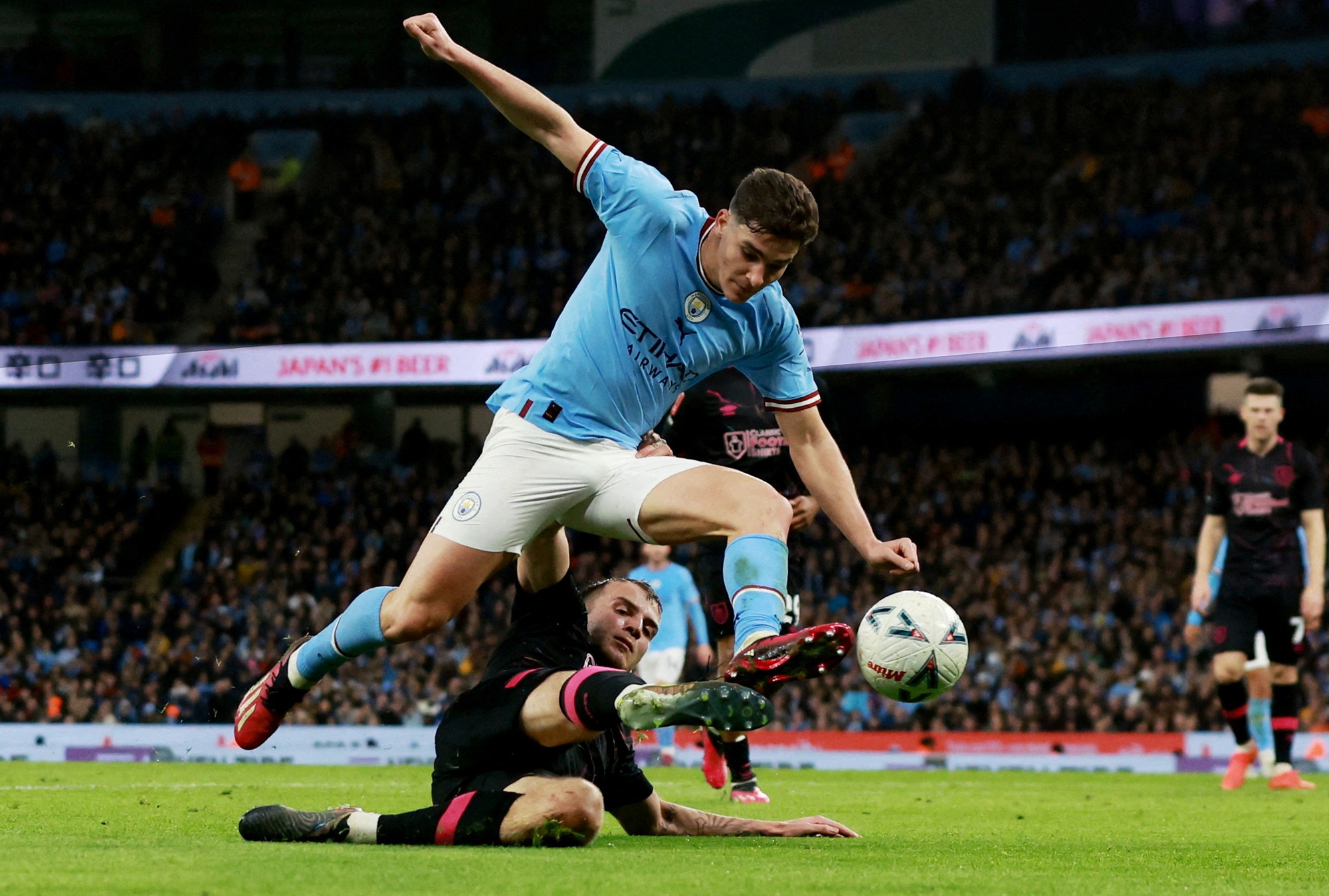 Haaland lập hat-trick khủng, Man City hạ Burnley vào bán kết FA Cup - Ảnh 2.