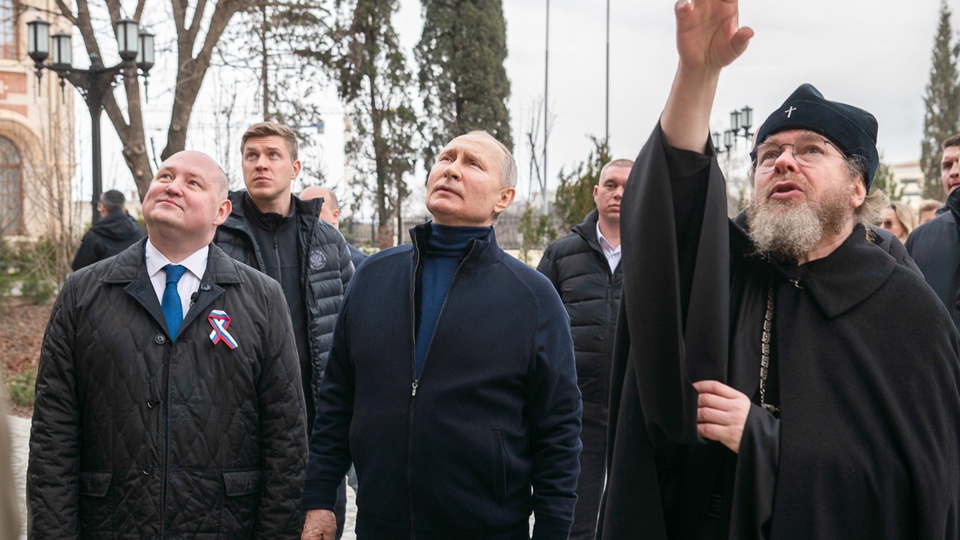 Tổng thống Putin bất ngờ đến bán đảo Crimea - Ảnh 1.