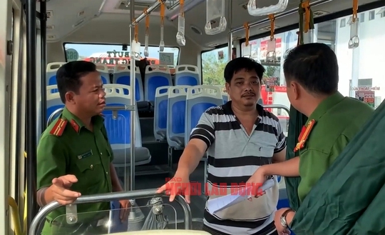 Đốt xe buýt Phương Trang vì bị công ty phát hiện ăn chặn tiền dầu - Ảnh 1.