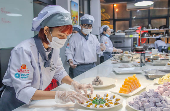 Cơ hội nào cho lao động chưa có nghề? - Ảnh 1.