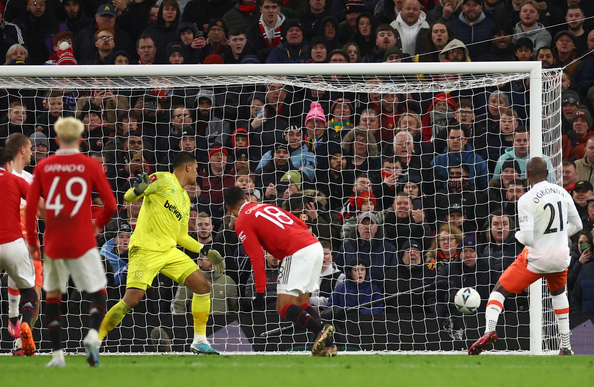 Ngược dòng siêu đỉnh, Man United giành vé tứ kết FA Cup - Ảnh 4.