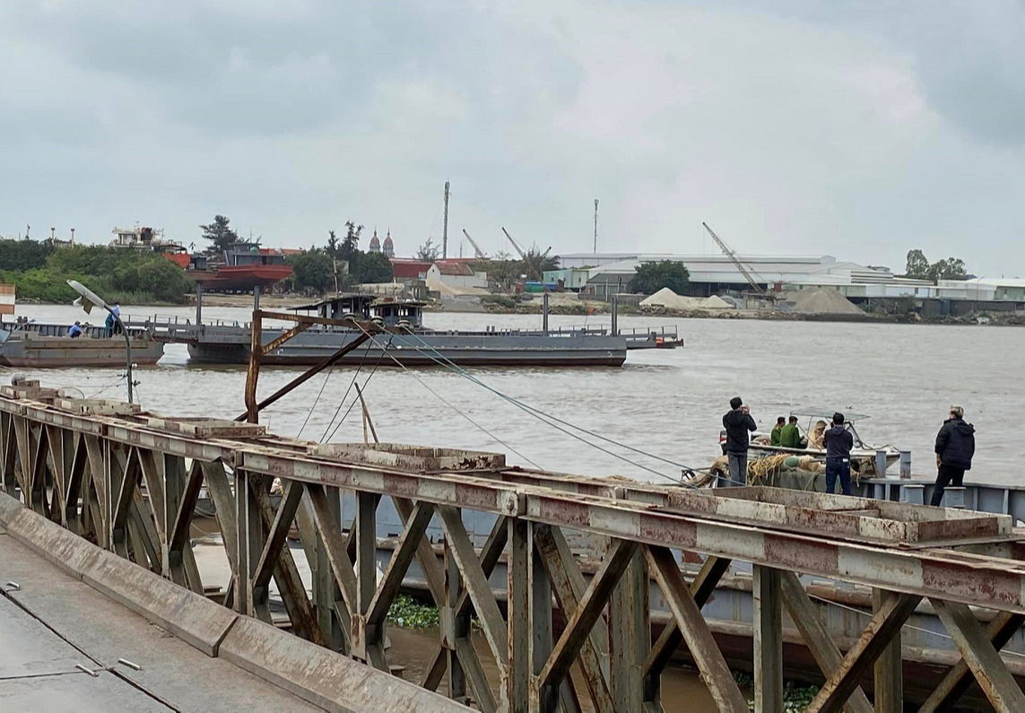 Tìm thấy thi thể nam nhân viên rơi xuống sông vụ tàu Việt Á 3.000 tấn va cầu phao - Ảnh 1.