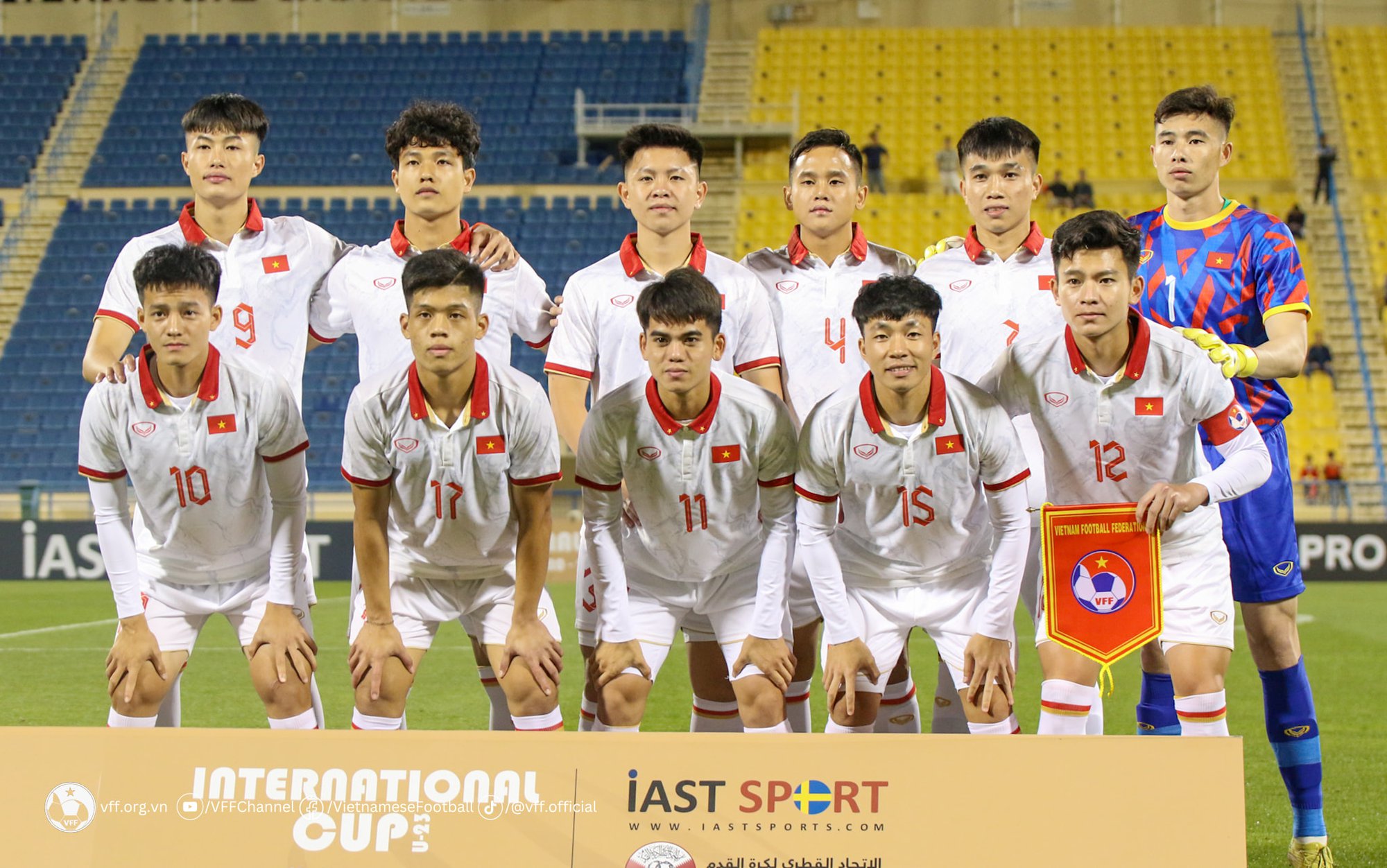 Receiving an early red card, U23 Vietnam lost heavily in the opening