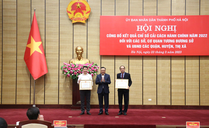 Sở nào, quận nào xếp bét bảng về cải cách hành chính? - Ảnh 1. Sở nào, quận nào xếp bét bảng về cải cách hành chính? - Ảnh 1.