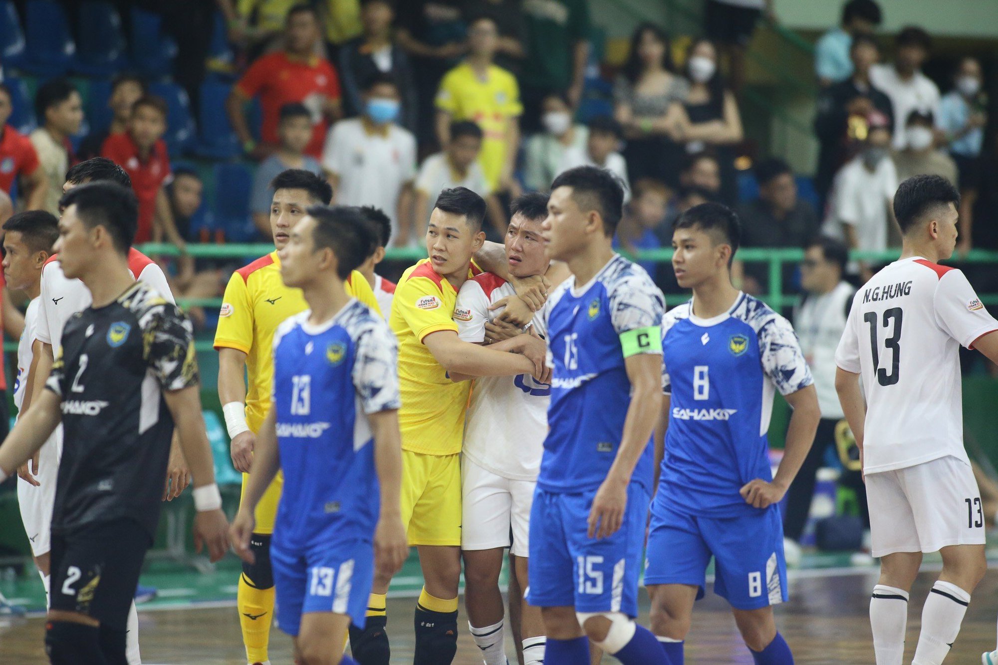 Derby futsal TP HCM: Sahako giành lại 1 điểm trong trận cầu nhiều tranh cãi - Ảnh 2.