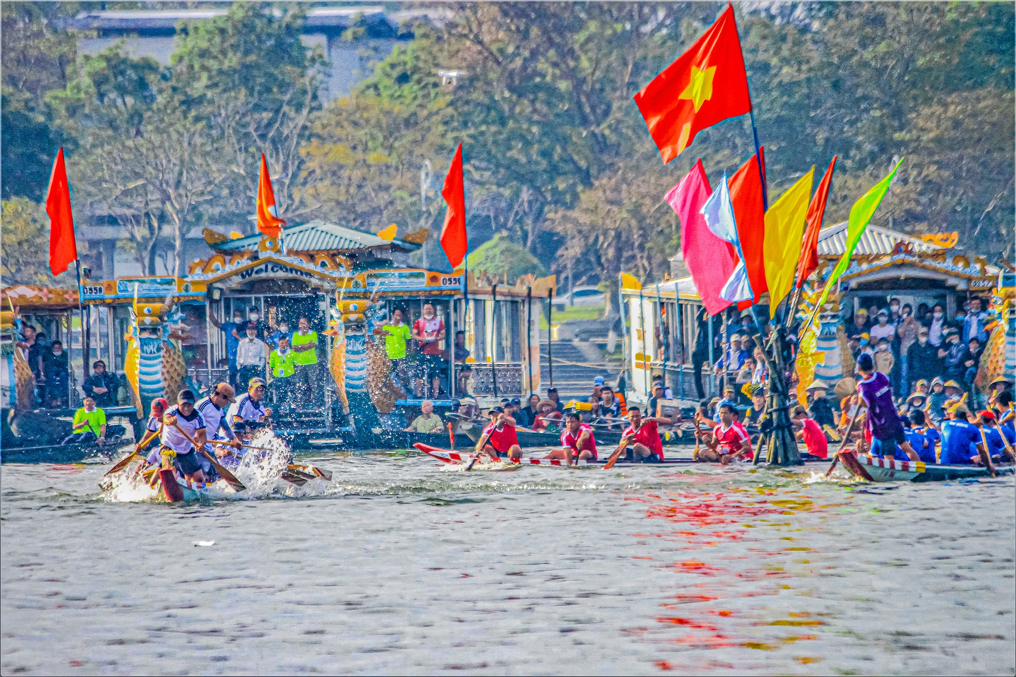 CUỘC THI ẢNH “THIÊNG LIÊNG CỜ TỔ QUỐC”: Vùng trời bình yên - Ảnh 5.