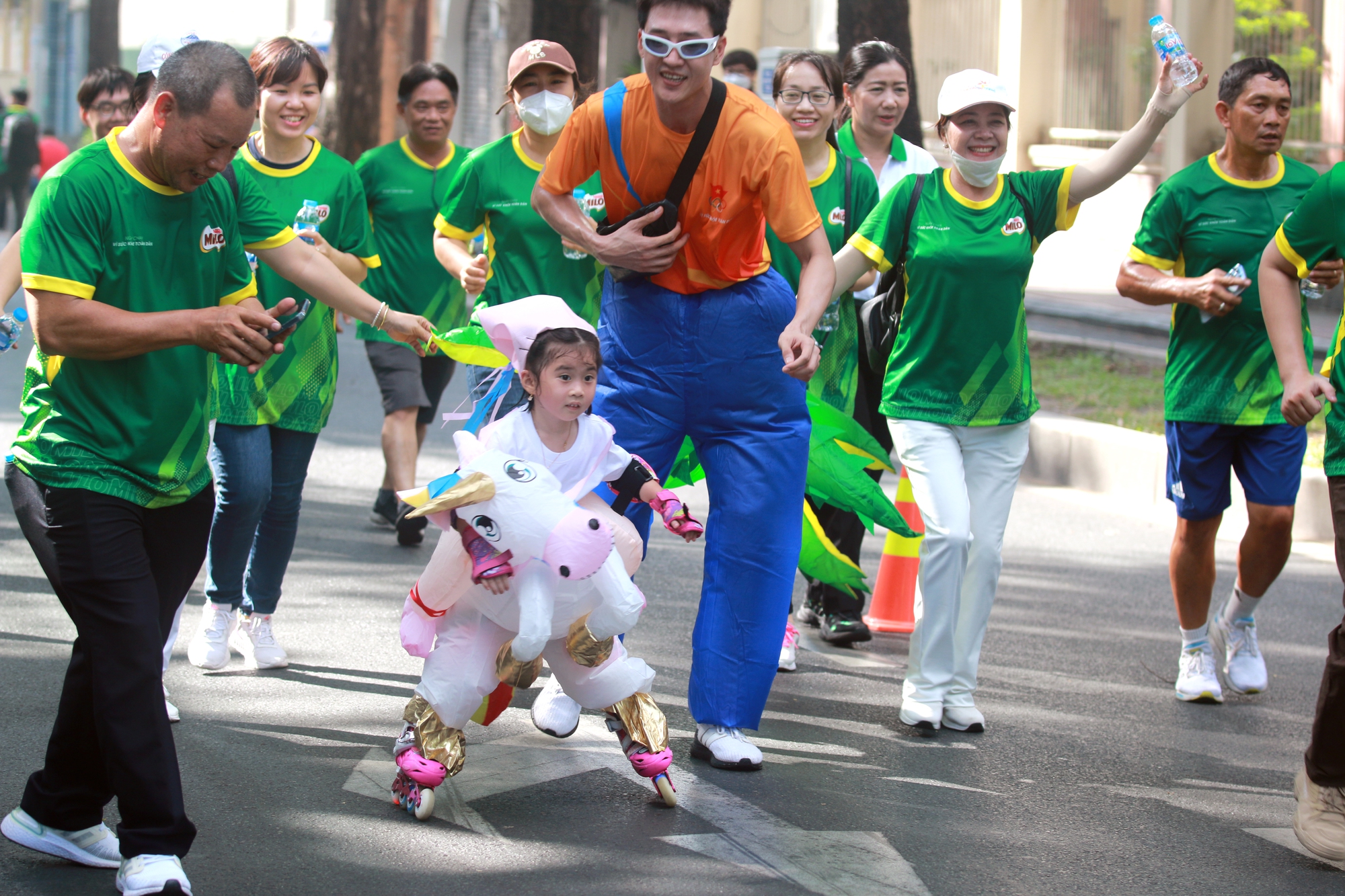 Ngày chạy Olympic TP HCM: 10.000 người nô nức xuống phố - Ảnh 7.