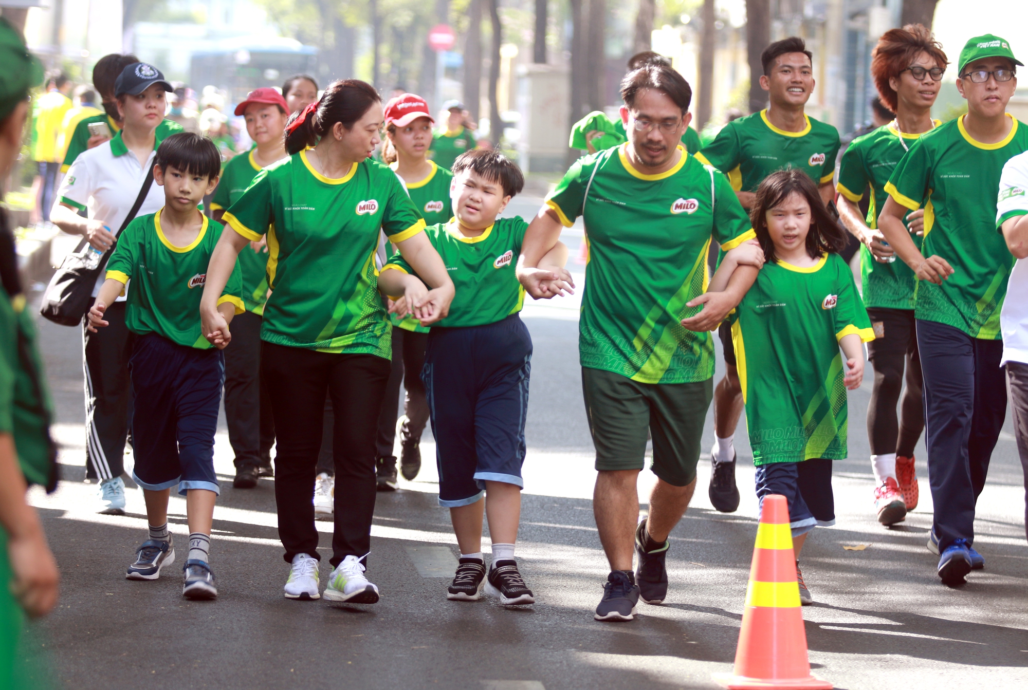 Ngày chạy Olympic TP HCM: 10.000 người nô nức xuống phố - Ảnh 5.