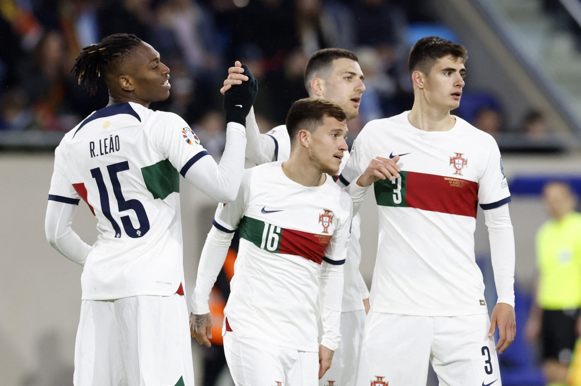 Ronaldo lại lập cú đúp, Bồ Đào Nha đại thắng đối thủ kém 83 bậc - Ảnh 5.