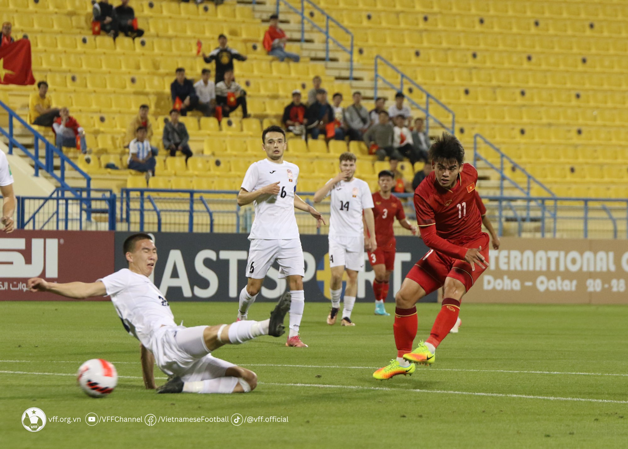 HLV Troussier lên danh sách U22 Việt Nam chuẩn bị SEA Games 32 - Ảnh 1.