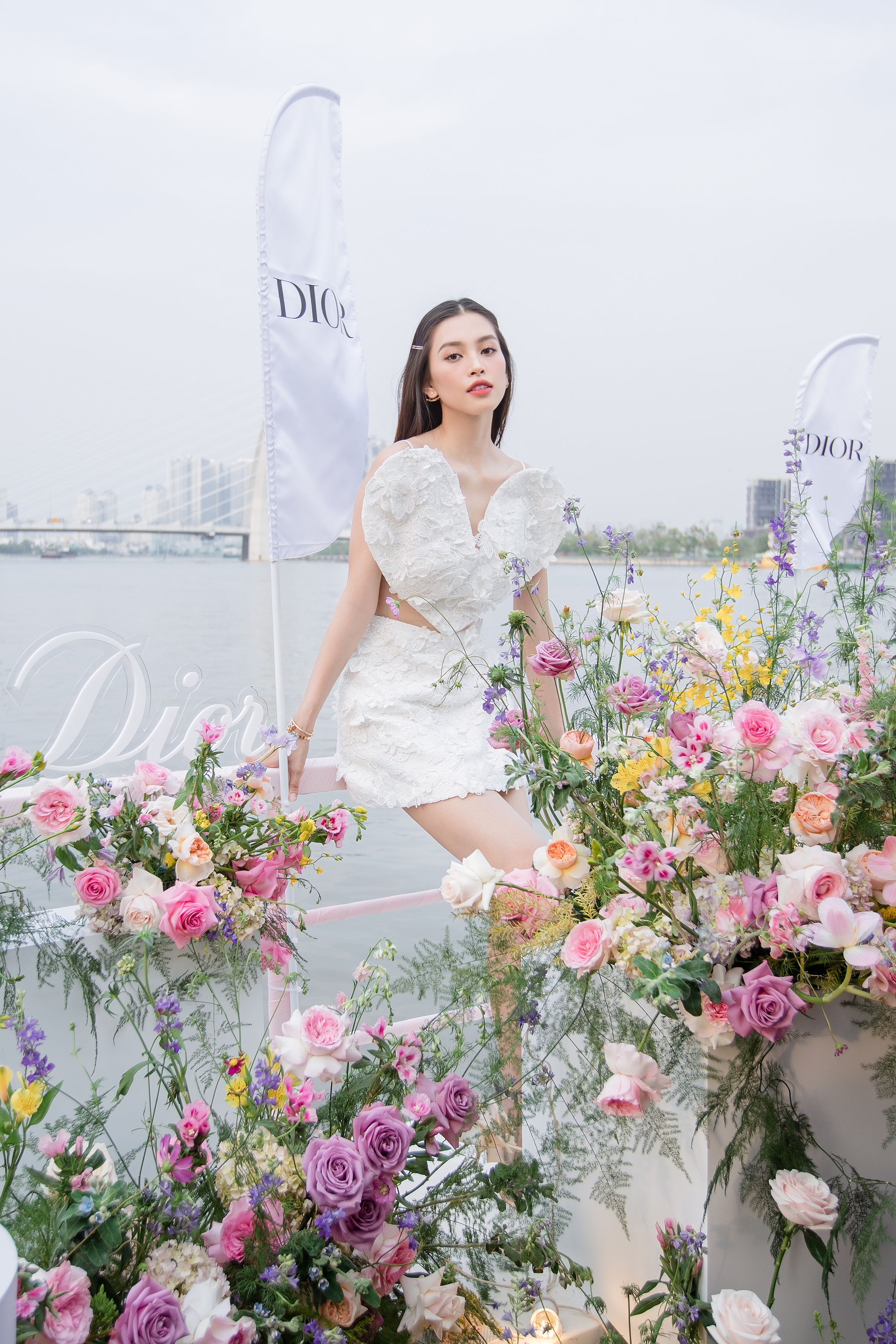 Hoa hậu Tiểu Vy tung loạt ảnh mới, cư dân mạng xuýt xoa - Ảnh 4.