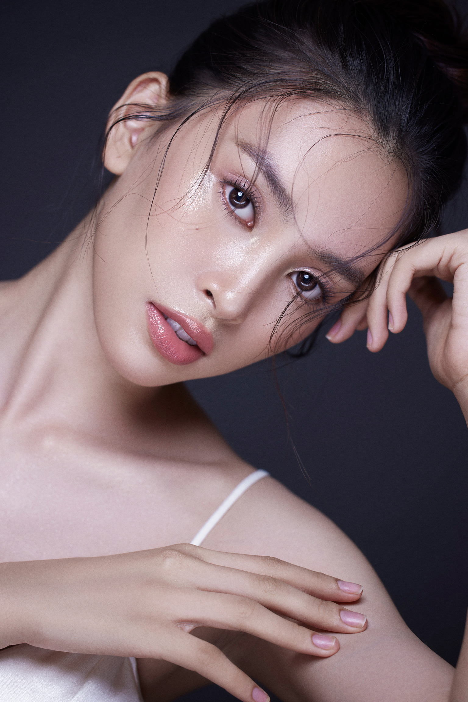 Hoa hậu Tiểu Vy tung loạt ảnh mới, cư dân mạng xuýt xoa - Ảnh 9.