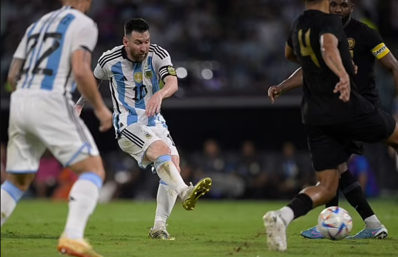Argentina đè bẹp Curacao 7-0, Messi lập hat-trick vượt mốc 100 bàn - Ảnh 2.