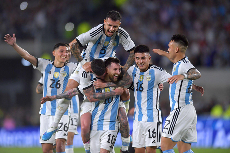 Argentina đè bẹp Curacao 7 bàn, Messi lập hat-trick vượt mốc 100 bàn - Báo Người lao động