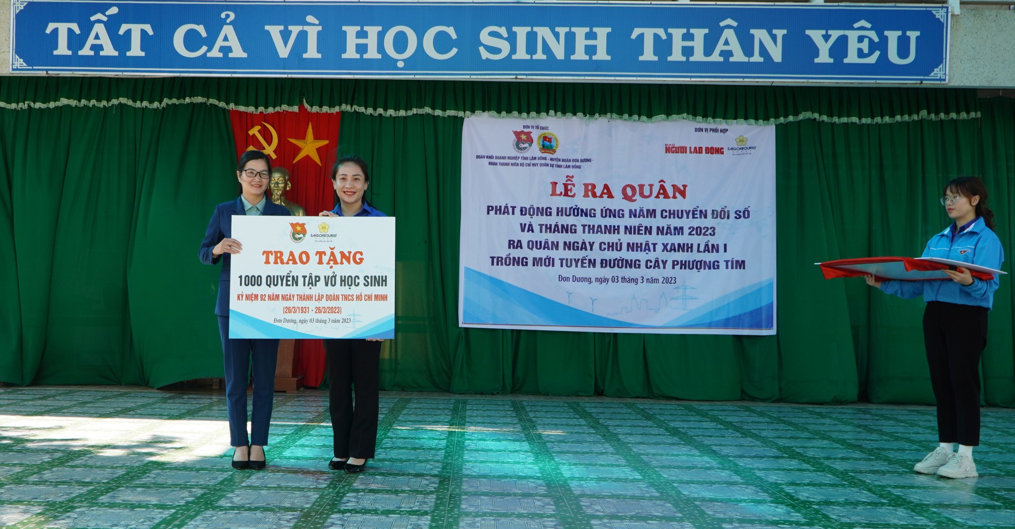 Tặng 5.000 lá cờ Tổ quốc cho Tỉnh đoàn Lâm Đồng  - Ảnh 3.