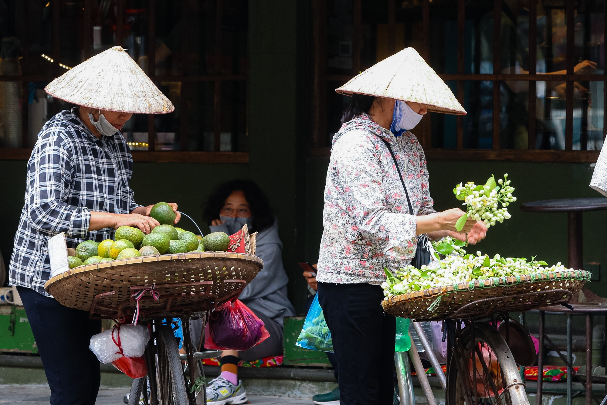 Mê mẩn check-in vườn hoa bưởi thơm ngào ngạt ngay Thủ đô - Ảnh 7.