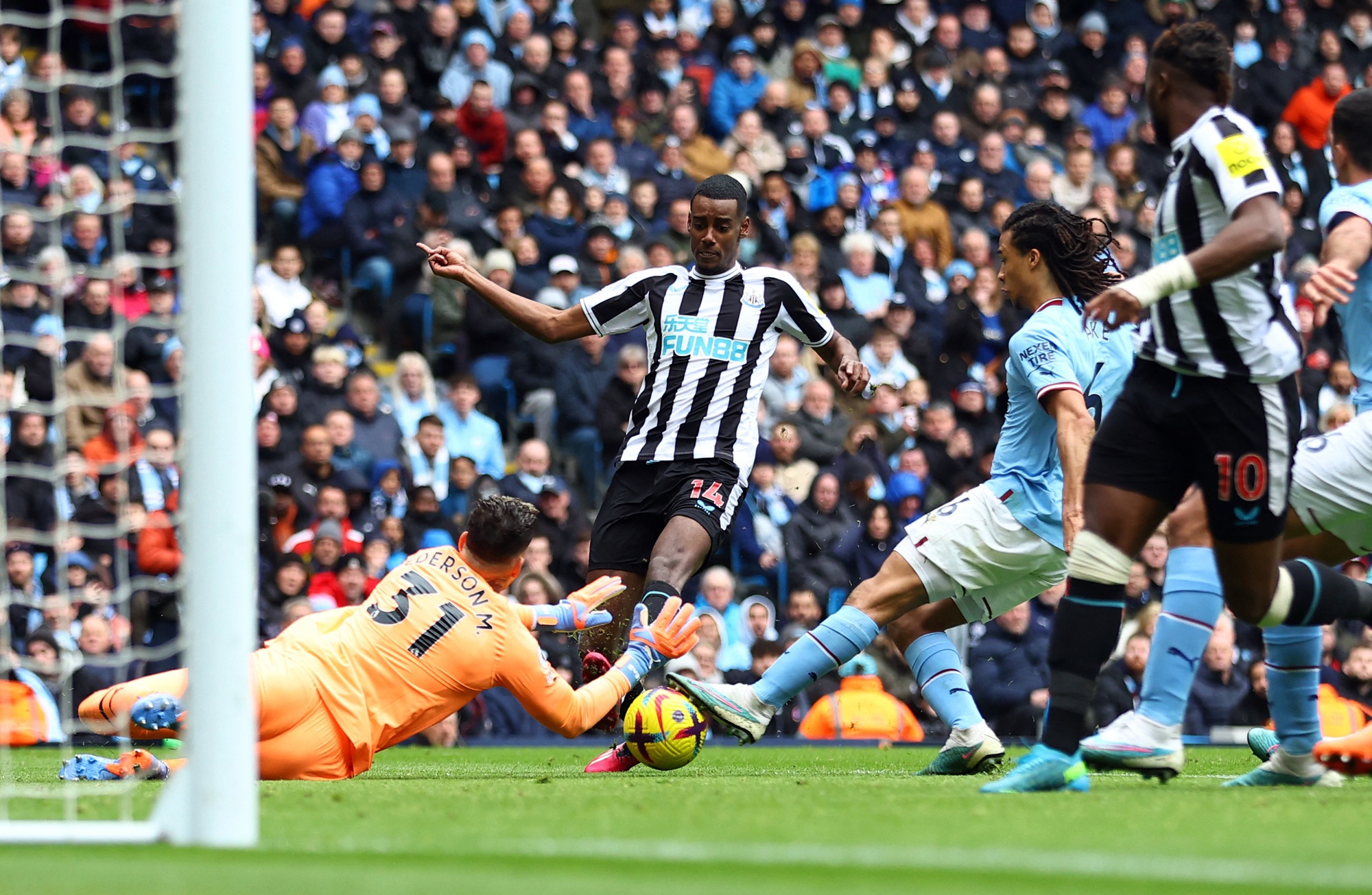 Bắn hạ Chích chòe, Man City áp sát ngôi đầu Ngoại hạng Anh - Ảnh 4.