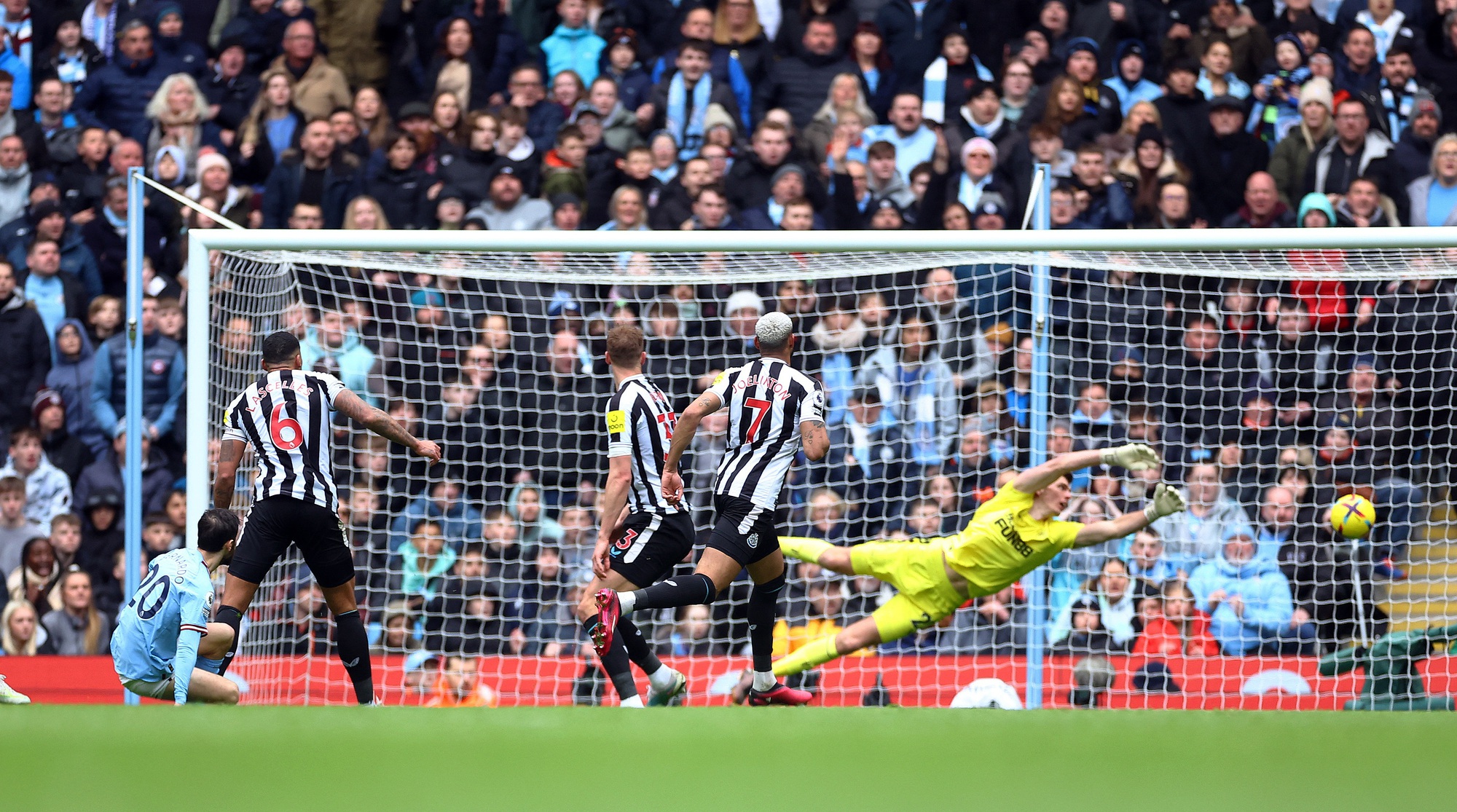 Bắn hạ Chích chòe, Man City áp sát ngôi đầu Ngoại hạng Anh - Ảnh 5.