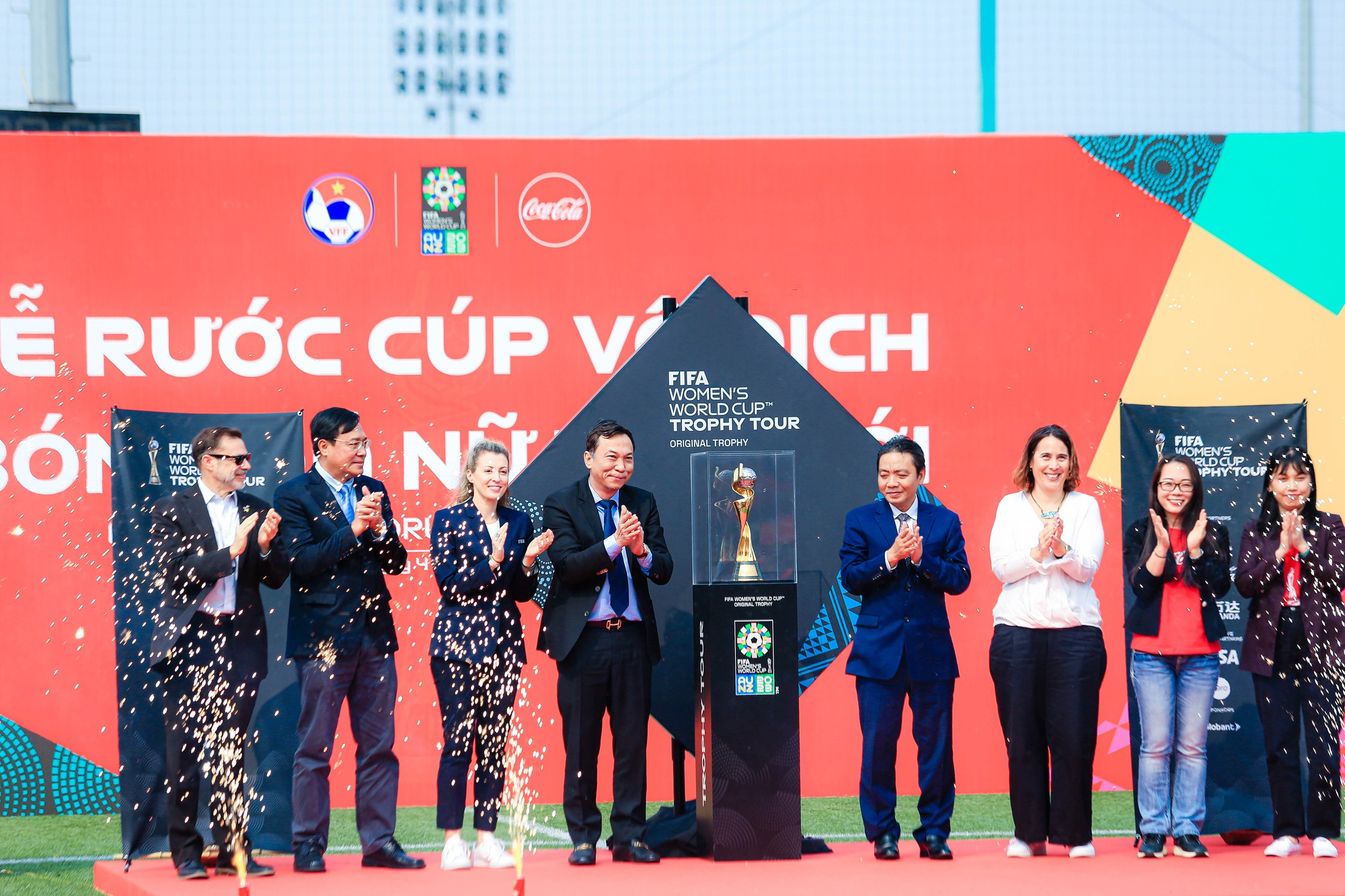 Cận cảnh Cup Vô địch Bóng đá Nữ thế giới 2023 đến Việt Nam - Ảnh 7.