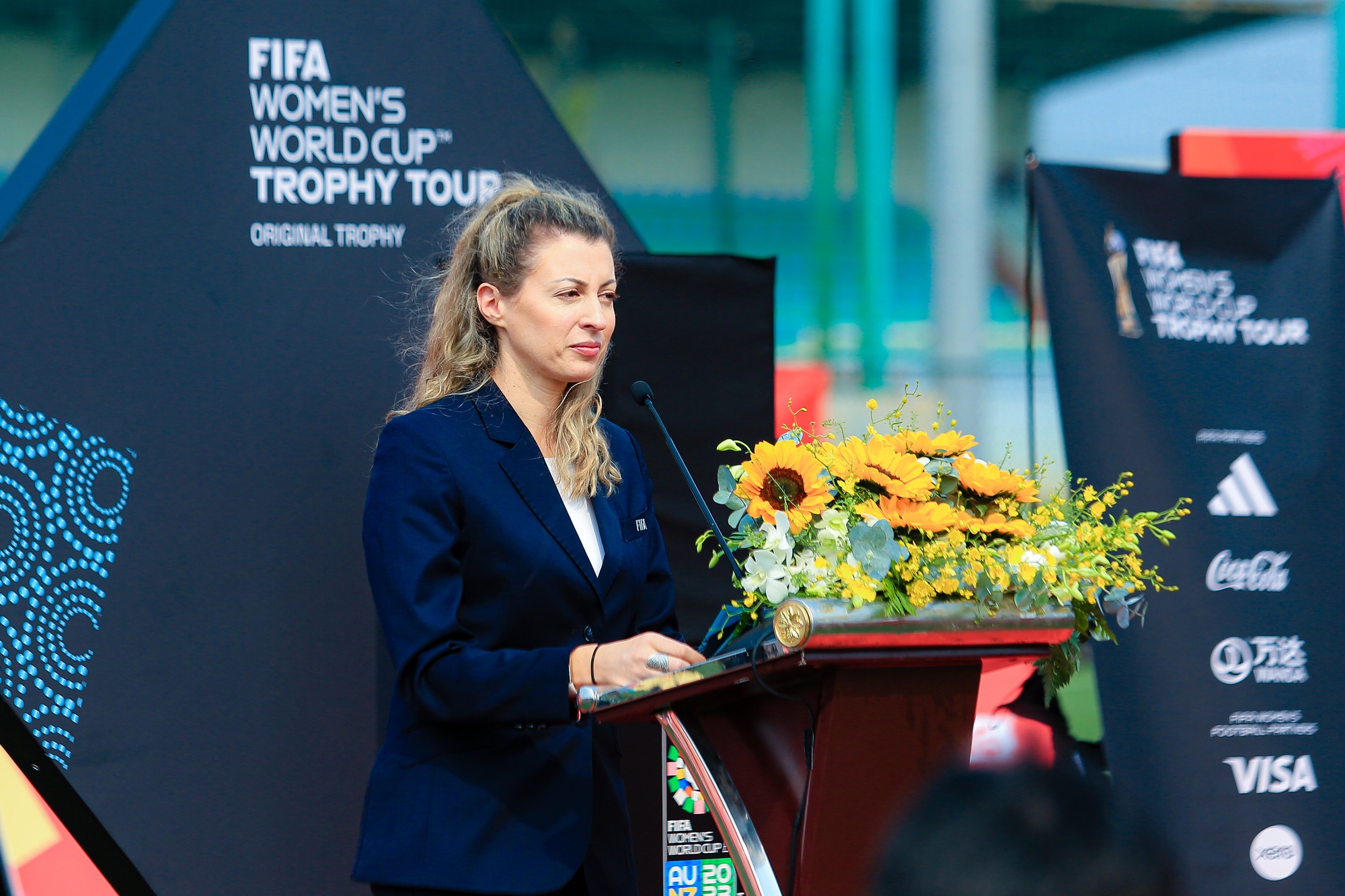 Cận cảnh Cup Vô địch Bóng đá Nữ thế giới 2023 đến Việt Nam - Ảnh 3.