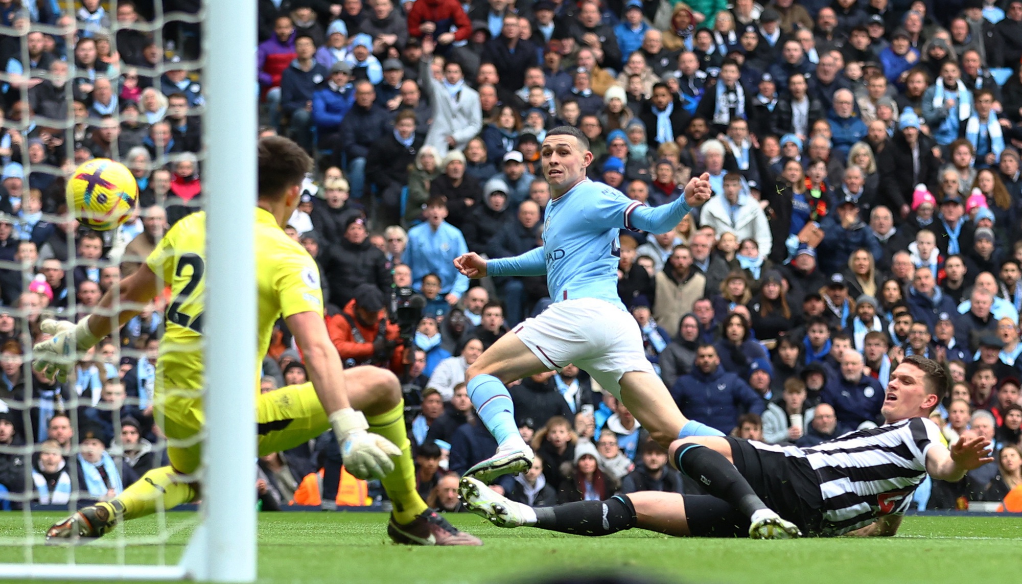 Bắn hạ Chích chòe, Man City áp sát ngôi đầu Ngoại hạng Anh - Ảnh 2.