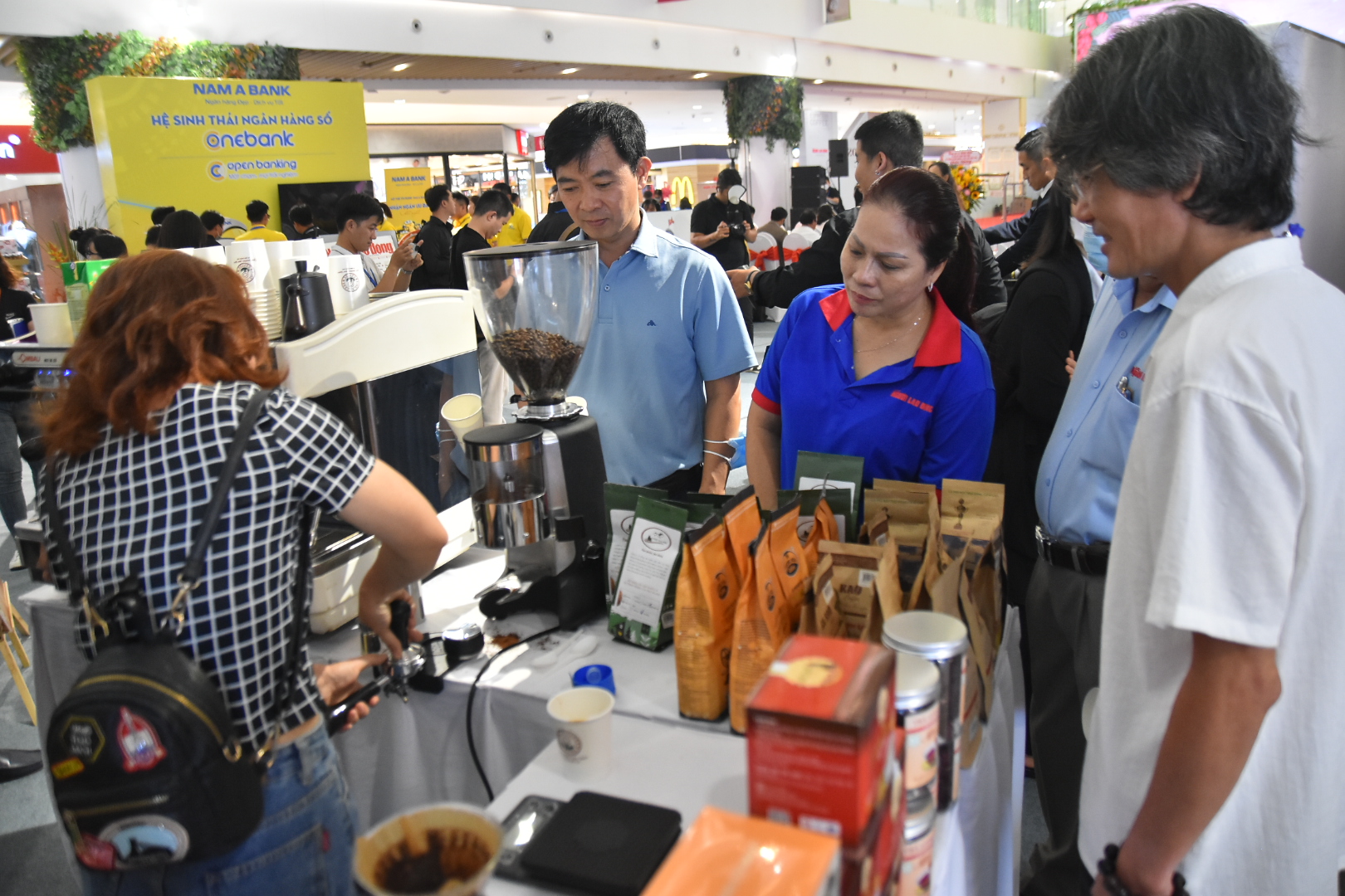 Nhiều sự kiện hấp dẫn đang diễn ra tại ngày hội Tôn vinh cà phê Việt - Ảnh 15.