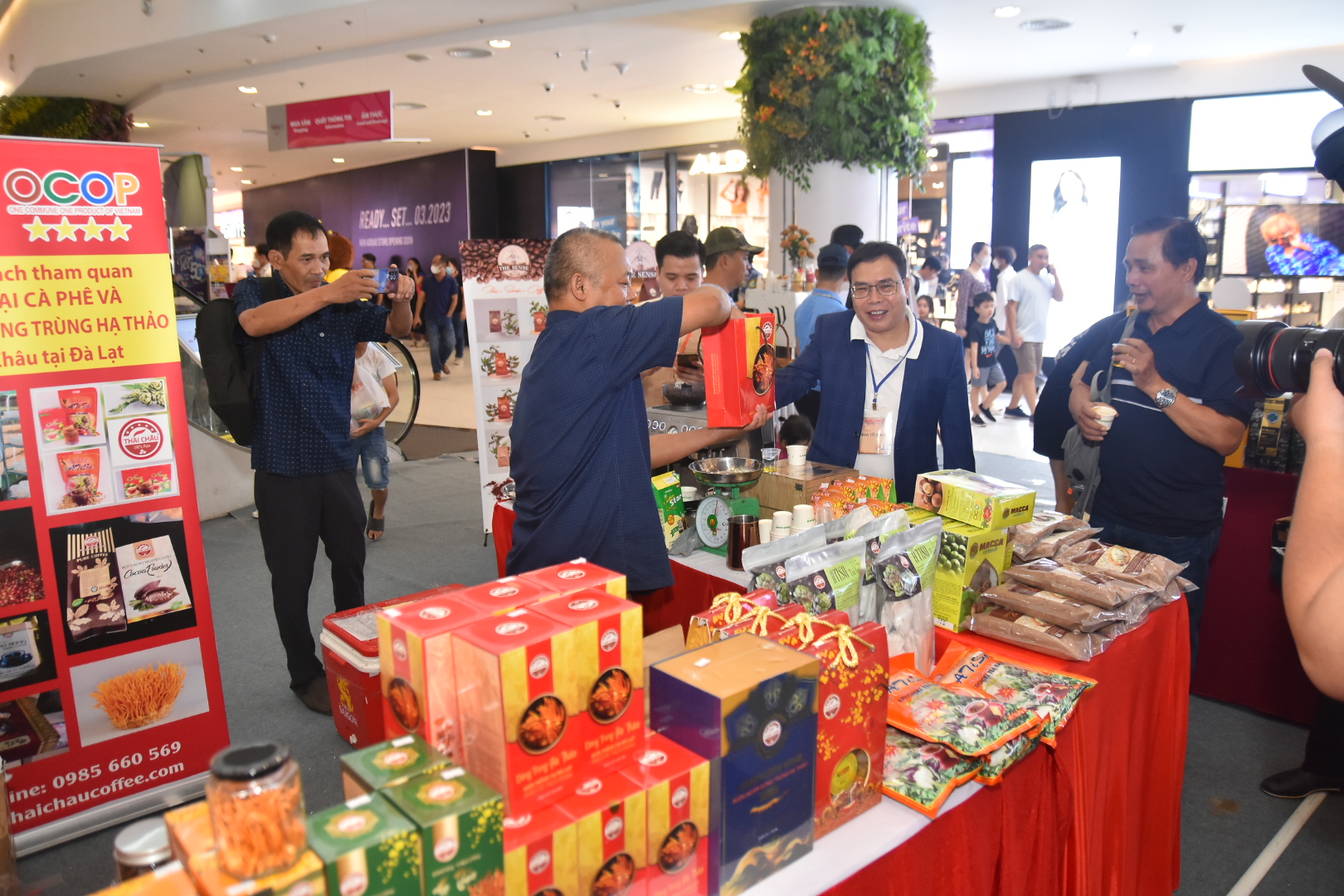Nhiều sự kiện hấp dẫn đang diễn ra tại ngày hội Tôn vinh cà phê Việt - Ảnh 19.