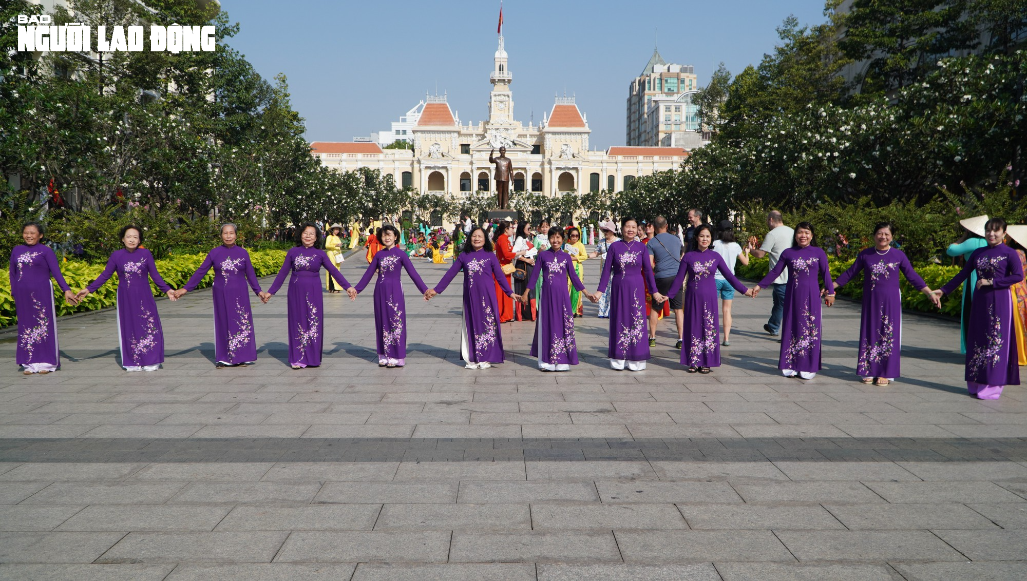 More than 3,000 people perform ao dai on the streets of Ho Chi Minh City - Photo 11.