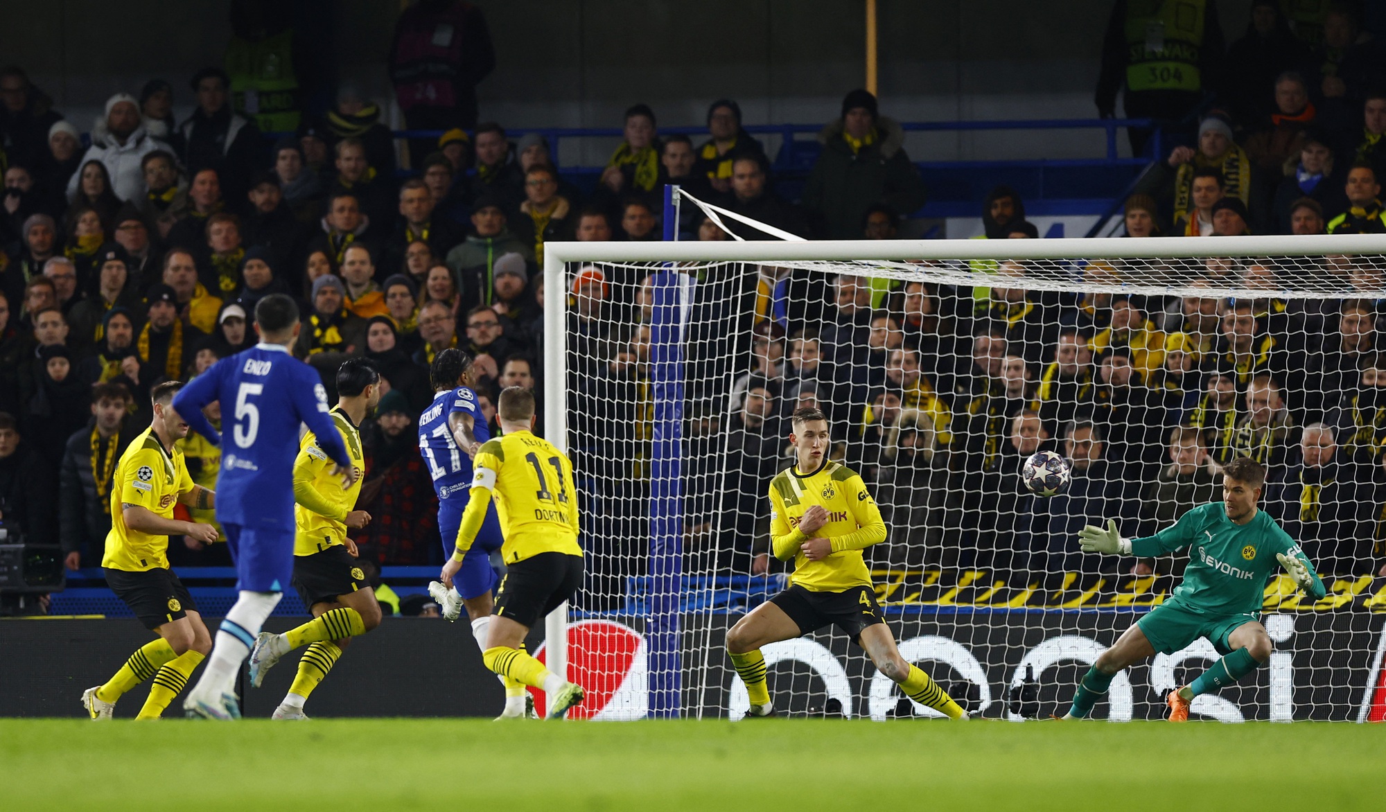Ngược dòng ngoạn mục, Chelsea hạ Dortmund vào tứ kết Champions League - Ảnh 4.