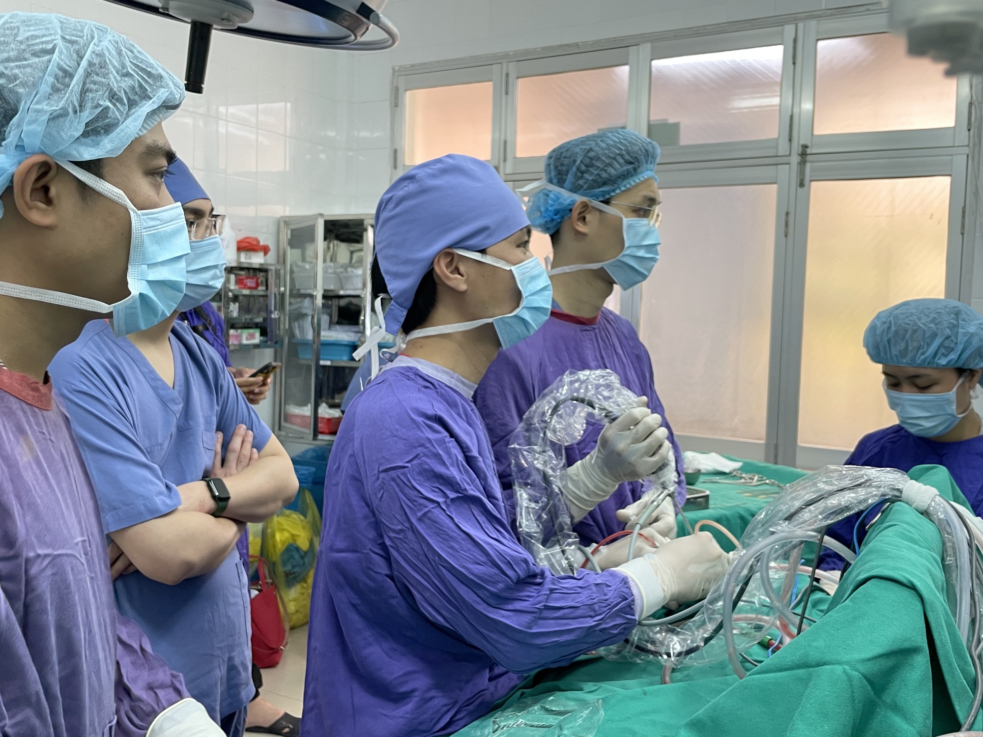 Bí ẩn trong phòng mổ não ở Bệnh viện Việt Đức- Ảnh 10.