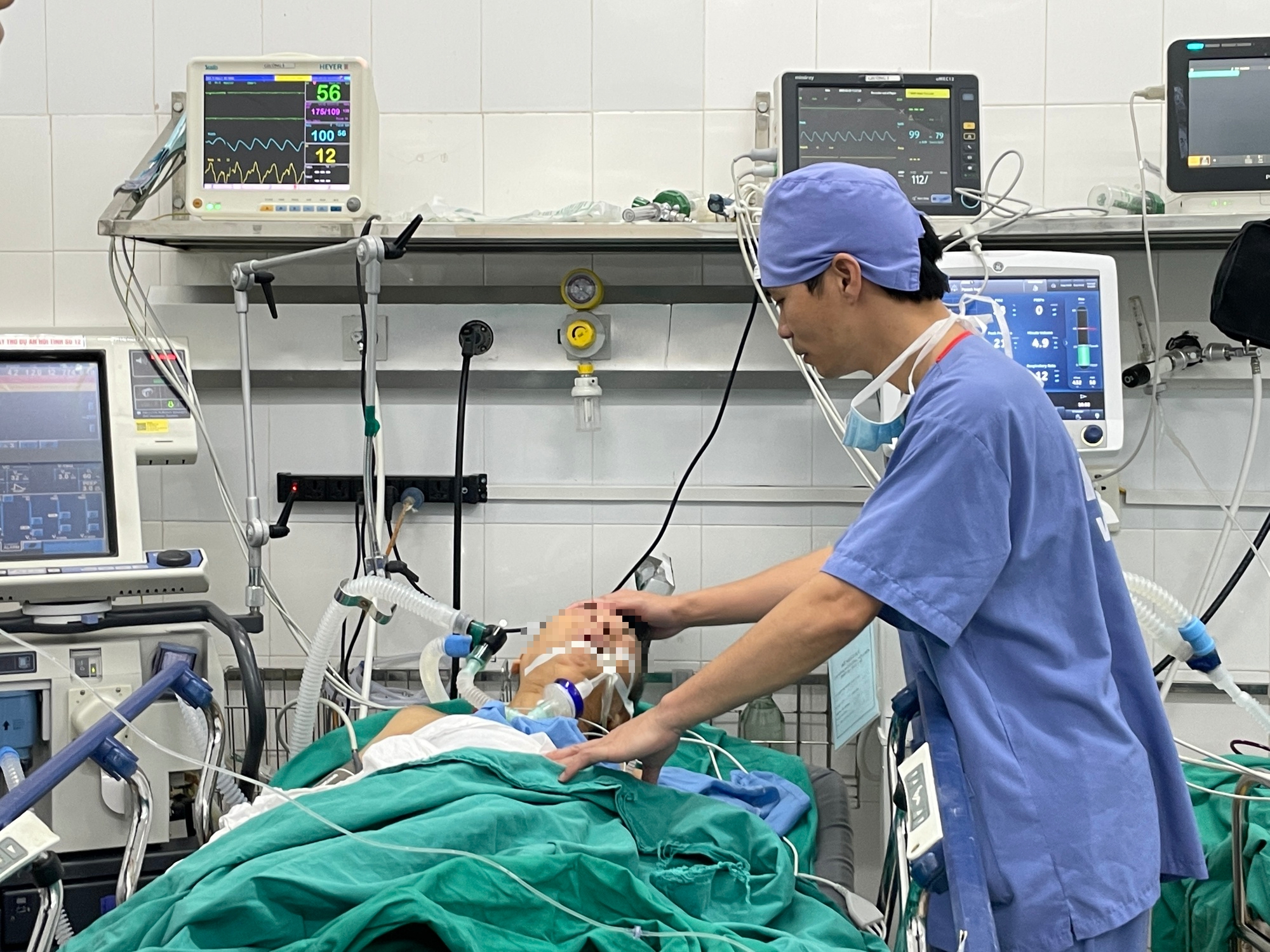 Bí ẩn trong phòng mổ não ở Bệnh viện Việt Đức- Ảnh 24.