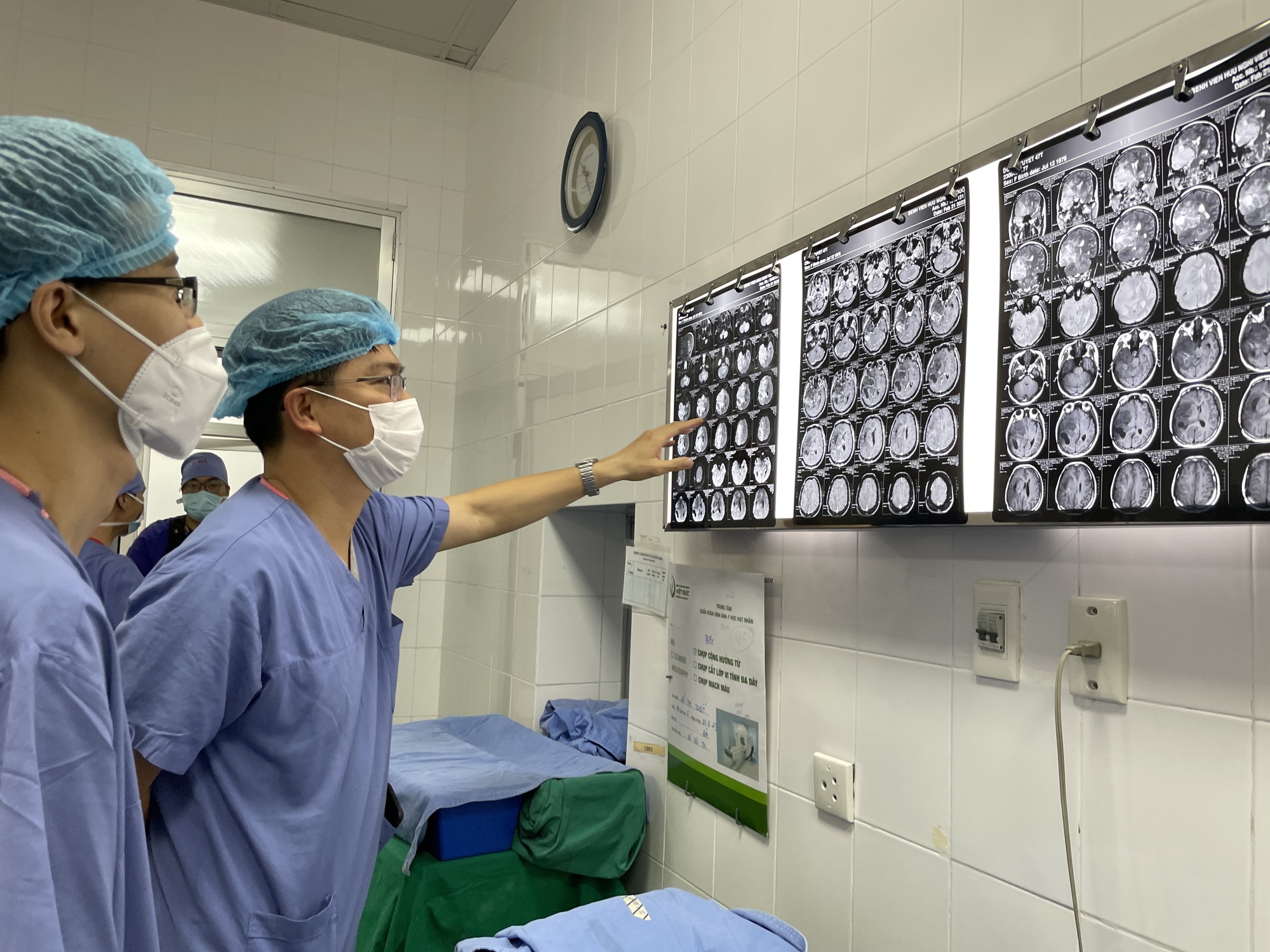 Bí ẩn trong phòng mổ não ở Bệnh viện Việt Đức- Ảnh 20.