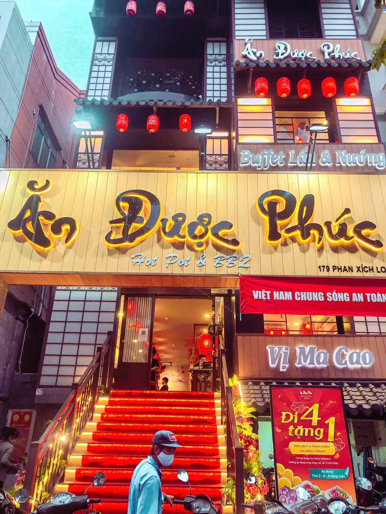 Eat as much as you want. Grilled buffet and hot pot with 70 dishes at ...