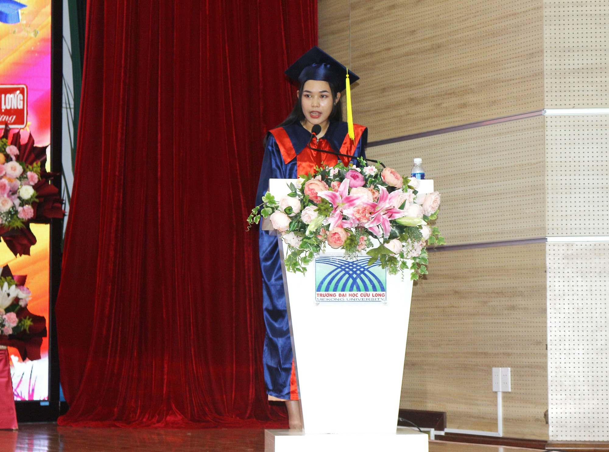 Trường ĐH Cửu Long trao bằng tốt nghiệp cho gần 300 tân cử nhân - Ảnh 6.