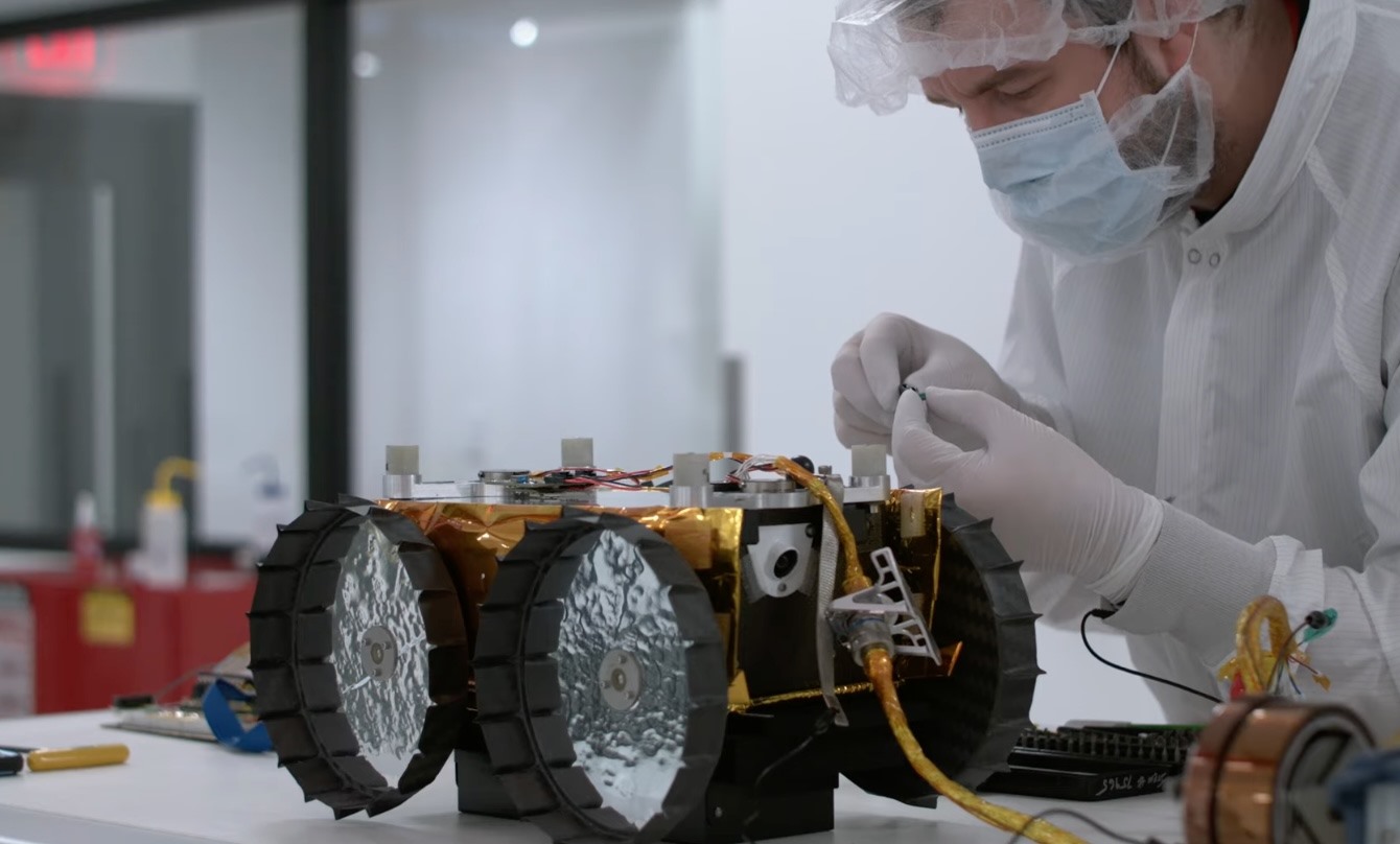 Sinh viên phát triển xe tự hành mặt trăng đầu tiên của Mỹ - Ảnh 1.