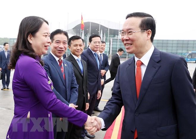 Chủ tịch nước Võ Văn Thưởng đến Viêng Chăn, bắt đầu thăm chính thức Lào - Ảnh 6.