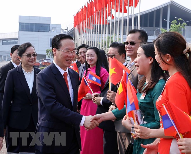 Chủ tịch nước Võ Văn Thưởng đến Viêng Chăn, bắt đầu thăm chính thức Lào - Ảnh 7.