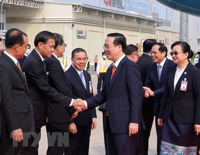 Chủ tịch nước Võ Văn Thưởng đến Viêng Chăn, bắt đầu thăm chính thức Lào - Ảnh 8.