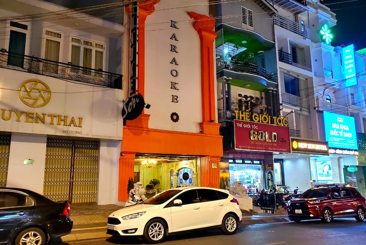 3 karaoke bars in Dalat “ignore” decision to suspend operations