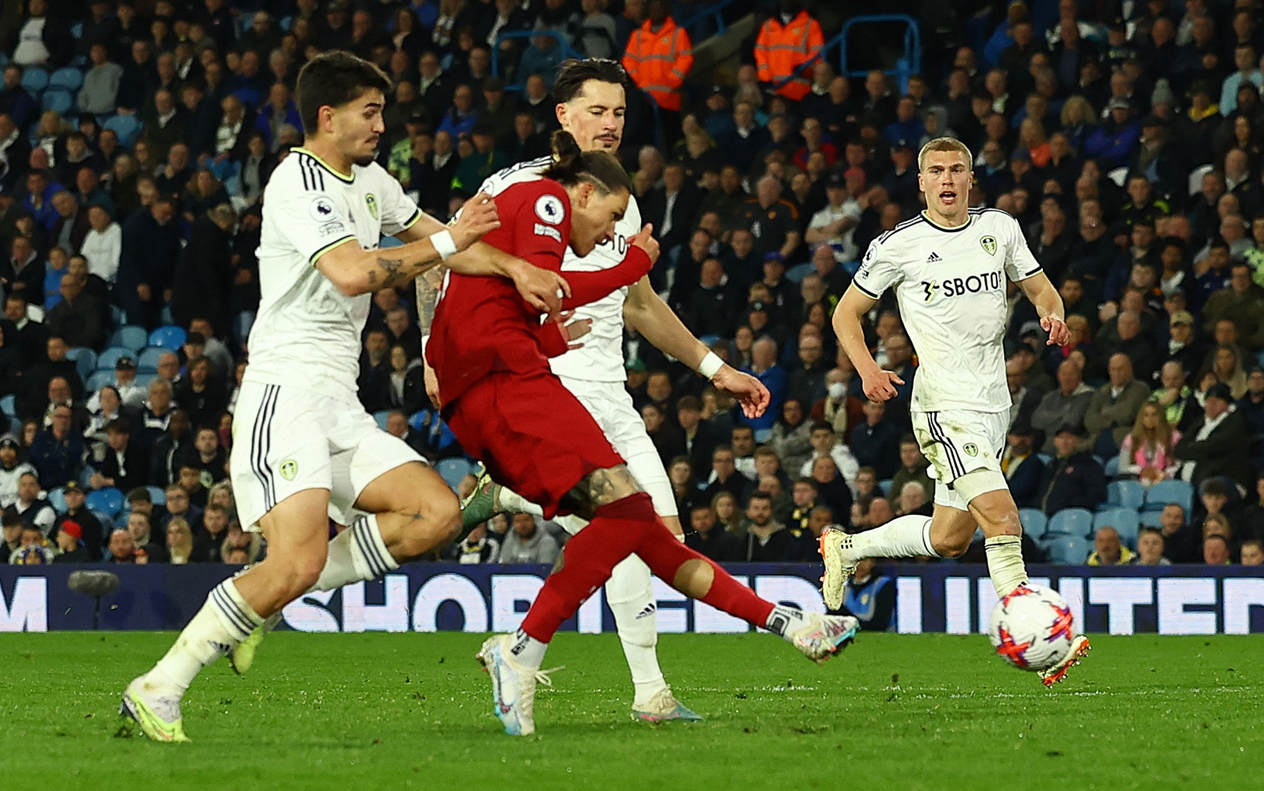 Vùi dập chủ nhà Leeds United, Liverpool vẫn khó mơ trở lại - Ảnh 6.