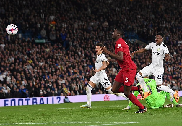 Vùi dập chủ nhà Leeds United, Liverpool vẫn khó mơ trở lại - Ảnh 4.