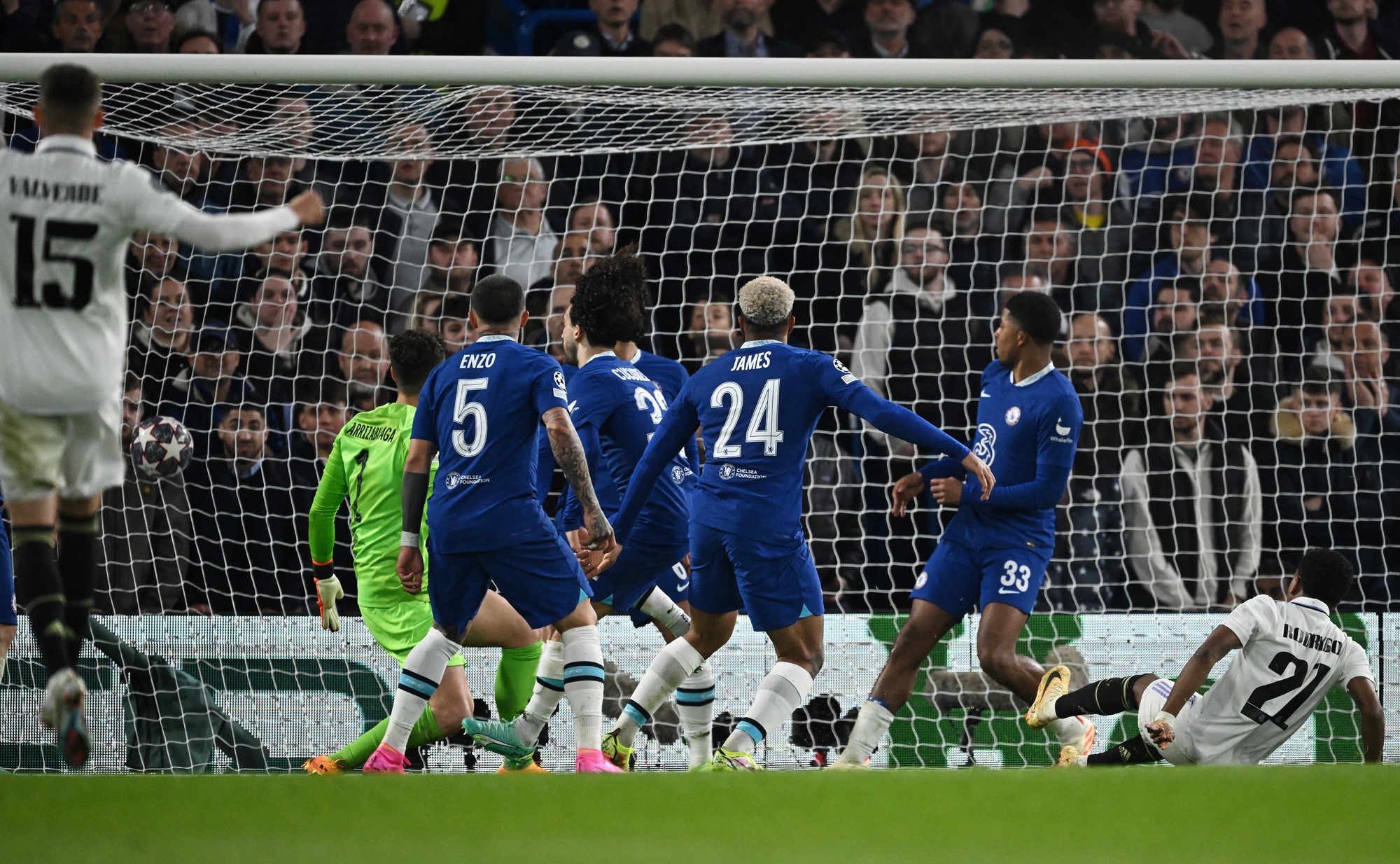 Pháo đài Stamford Bridge sụp đổ, Chelsea ngậm ngùi chia tay Champions League - Ảnh 3.