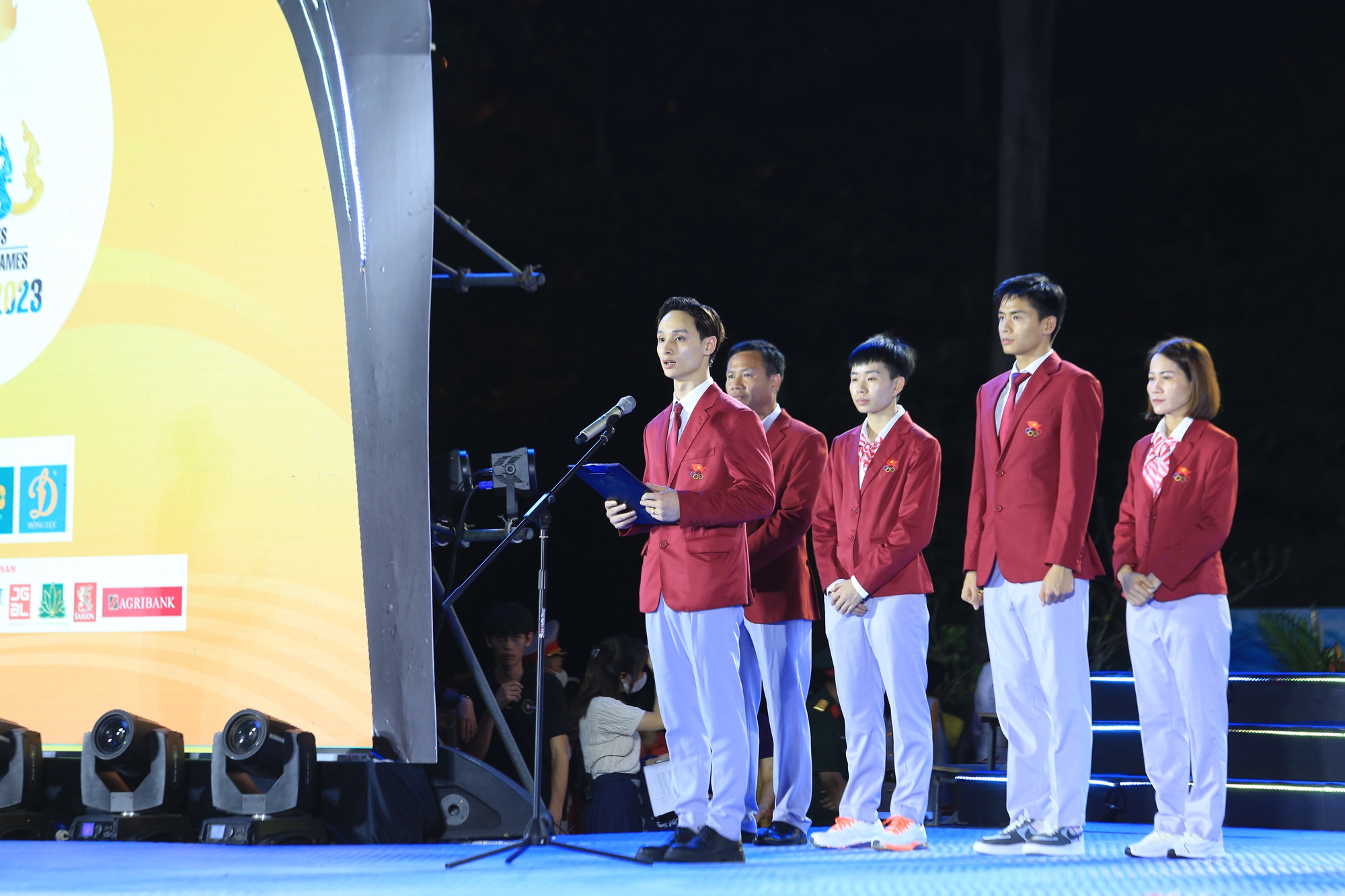 Đoàn Thể thao Việt Nam xuất quân dự SEA Games 32 - Ảnh 12.