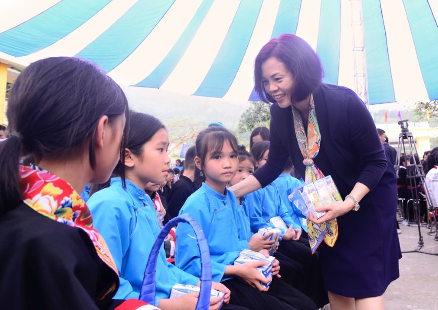 Vinamilk và Quỹ sữa vươn cao Việt Nam khởi động hành trình năm thứ 16 - Ảnh 3.