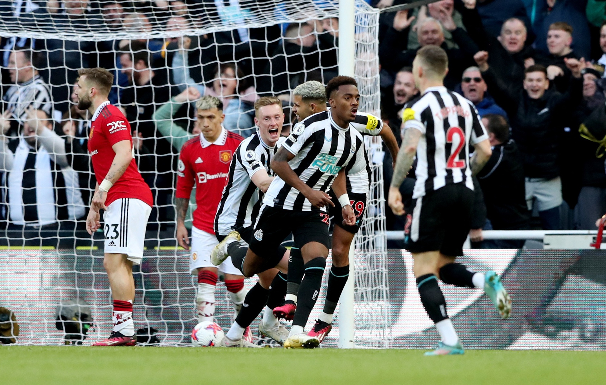 Thua thảm Newcastle, Man United trượt dài giải Ngoại hạng  - Ảnh 5.